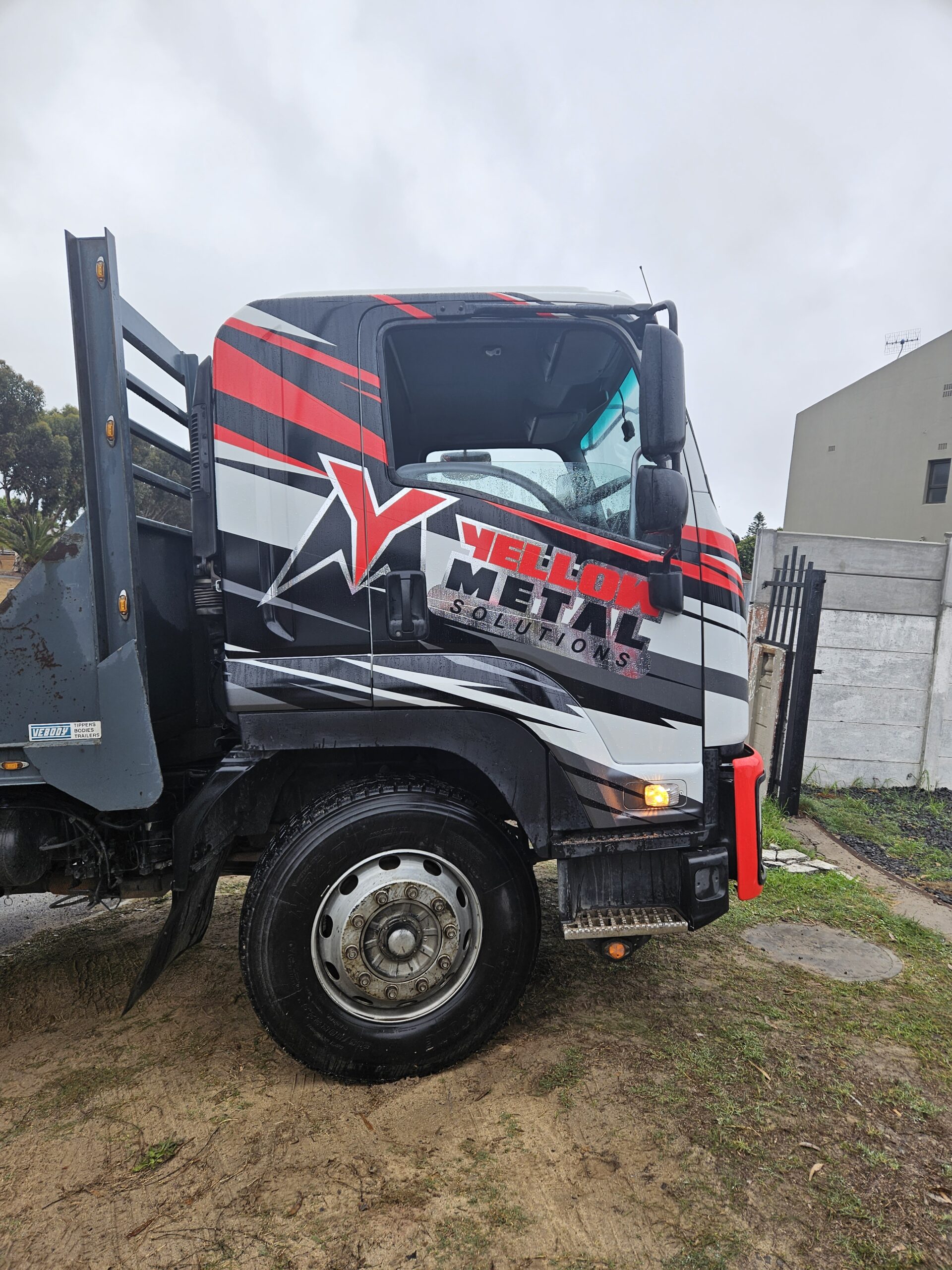 Yellow Metal Isuzu FSV Tuck